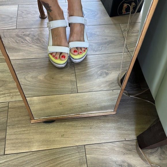 Cole Hann Ayer Flatform Wedge Sandals in white Silver and Yellow - Picture 5 of 9